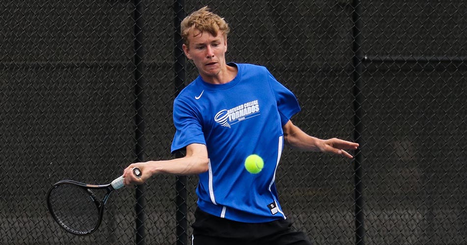 Mittring and Davis earn win at doubles No. 1 against C-N