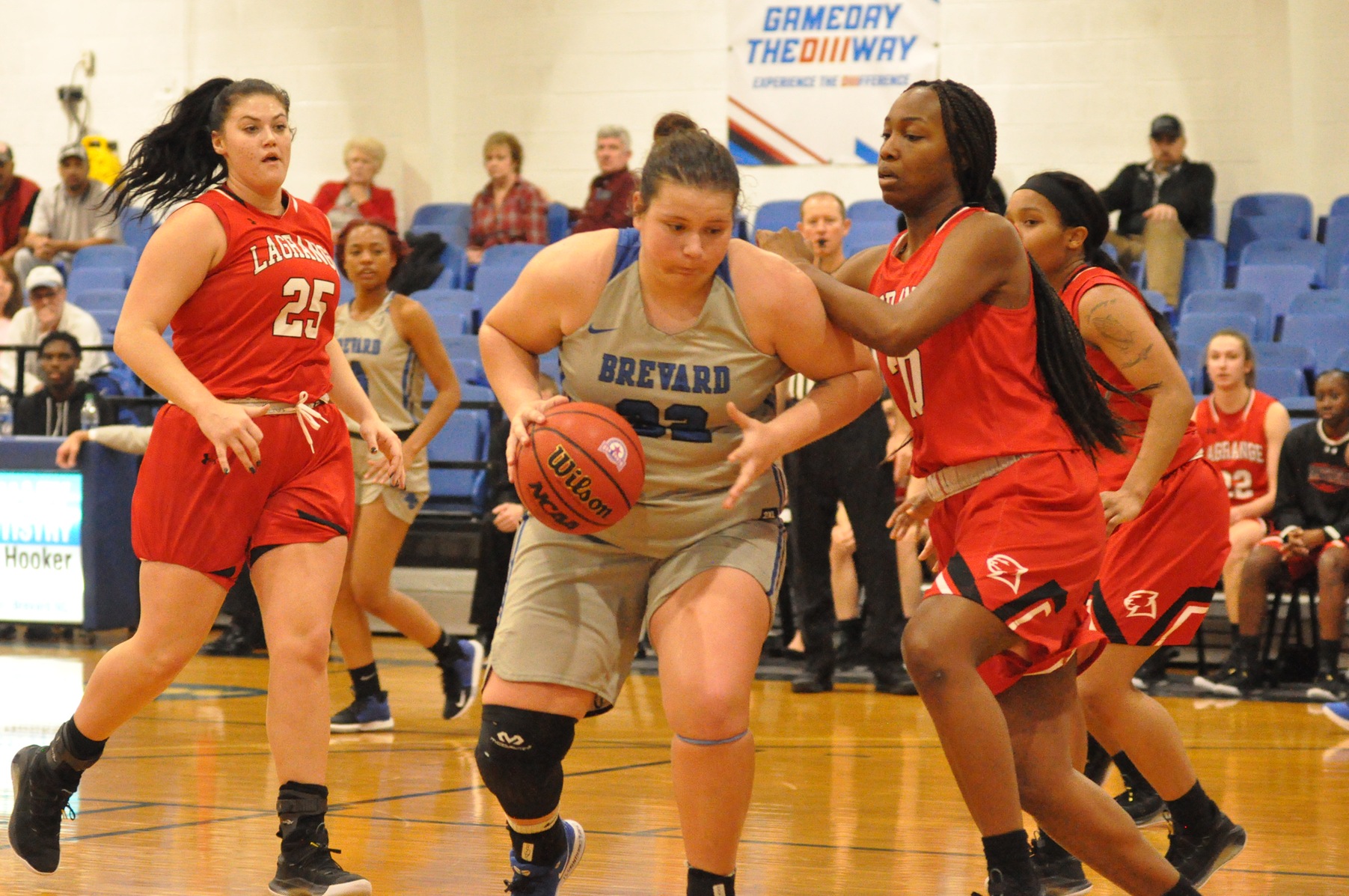 Sophomore center Avery Lockwood heads towards the basket (Photo courtesy of Tommy Moss).