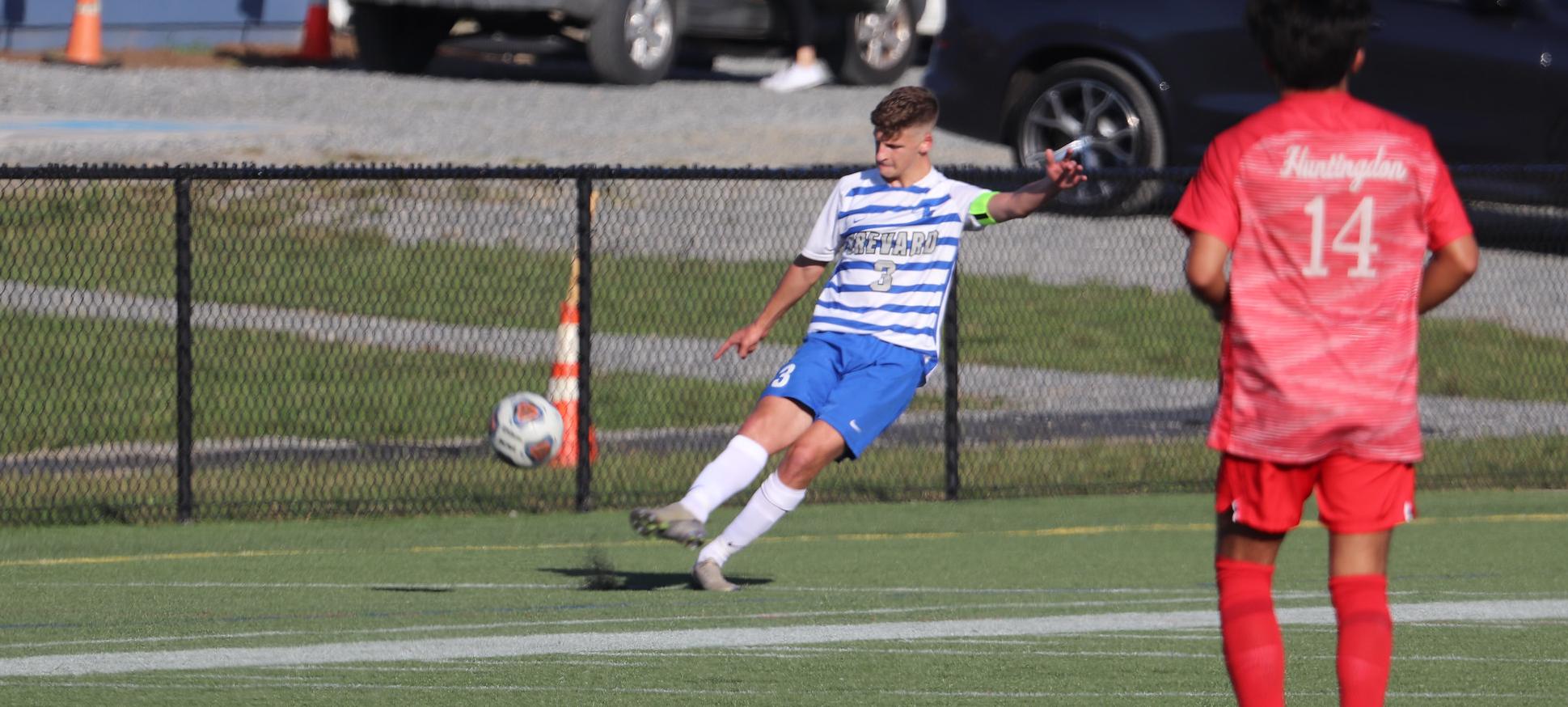 Sophomore defender Sam O'Callaghan scored a penalty that proved to be the game-winner over Pfeiffer (Photo courtesy of Victoria Brayman '22)