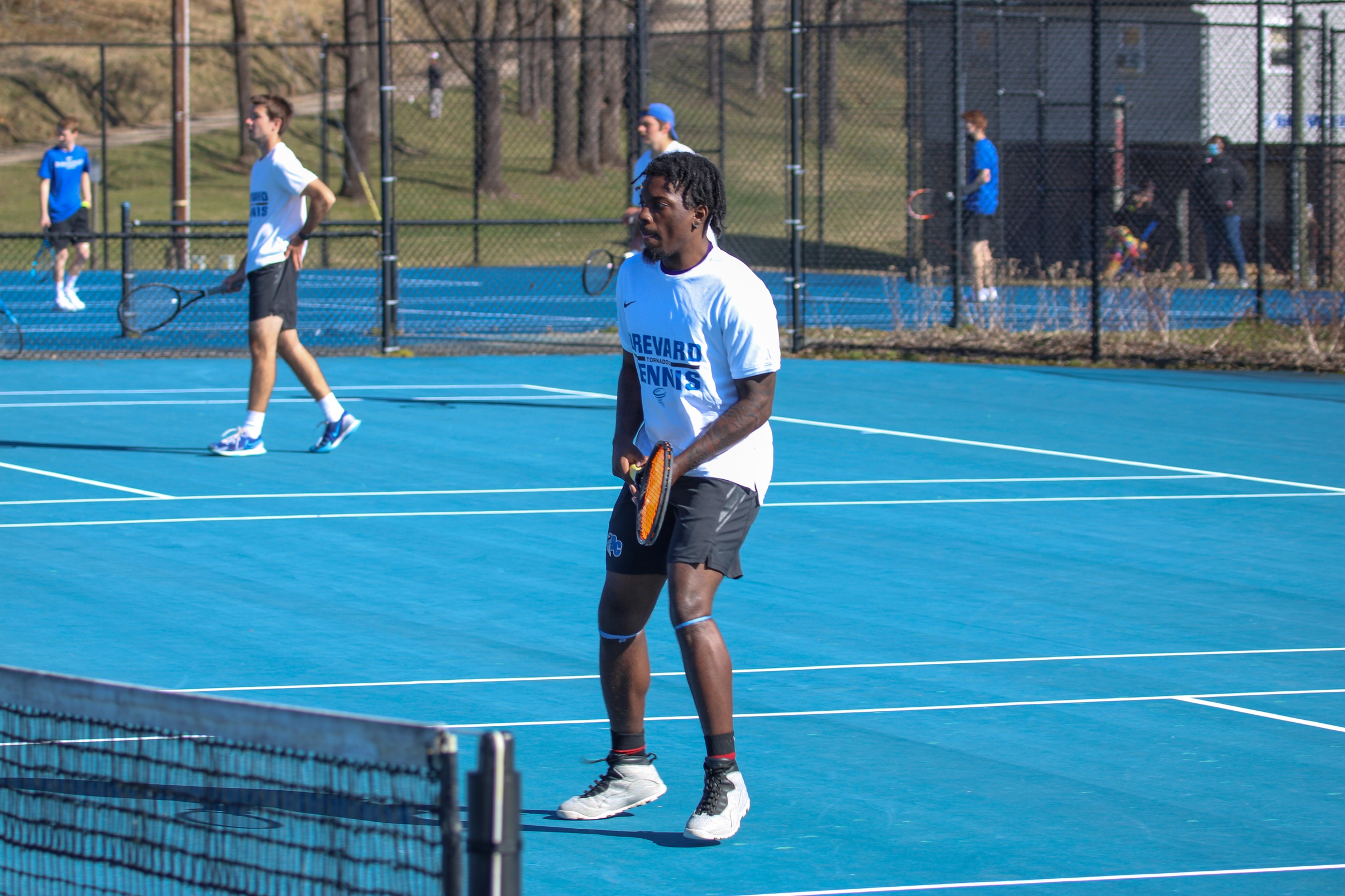 Junior Alex Glaze in play at the McCoy Tennis Complex (Photo courtesy of Brianna Rodibaugh '24).