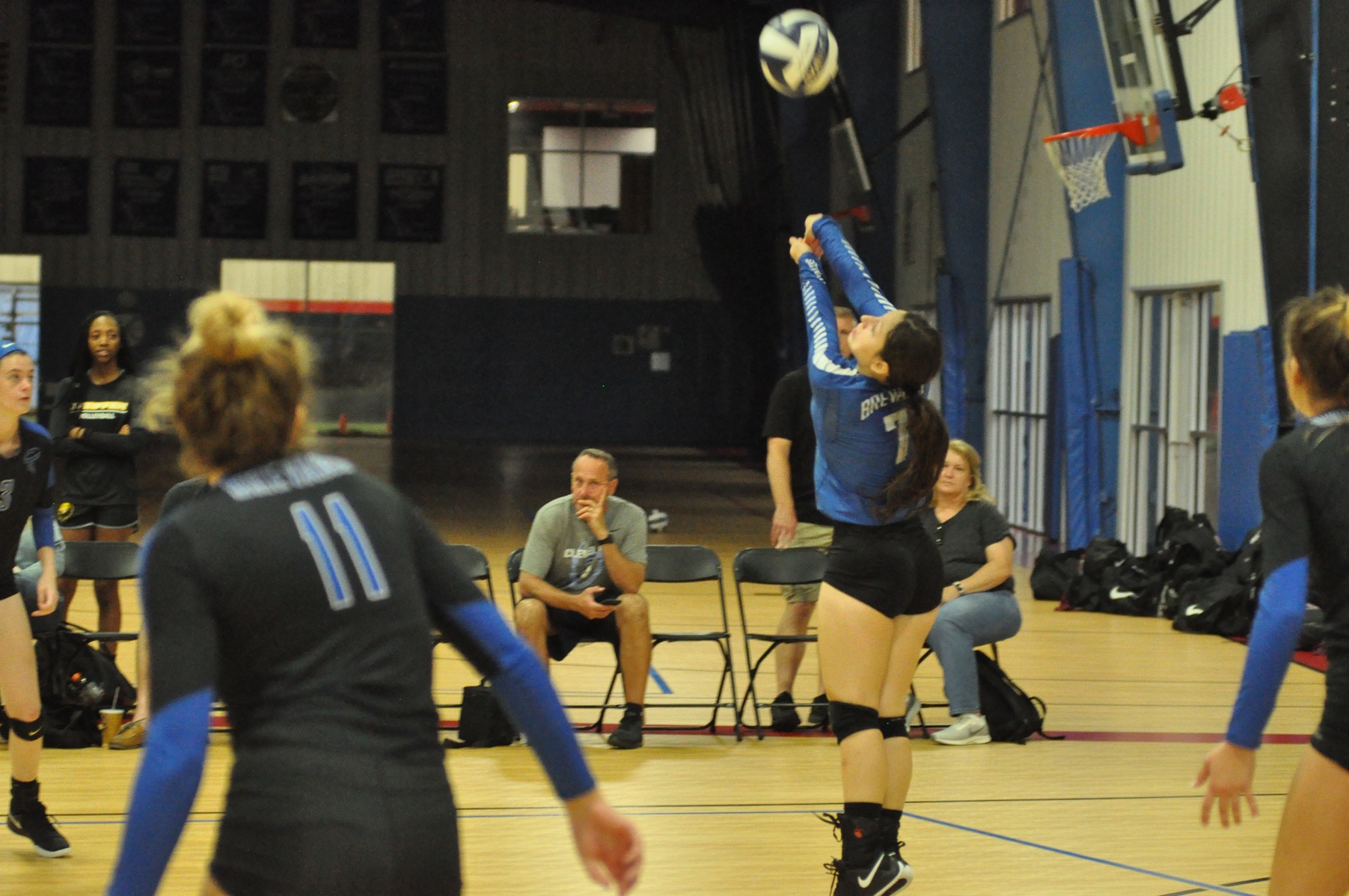 Women’s Volleyball hosts the first day of the Tornado Challenge