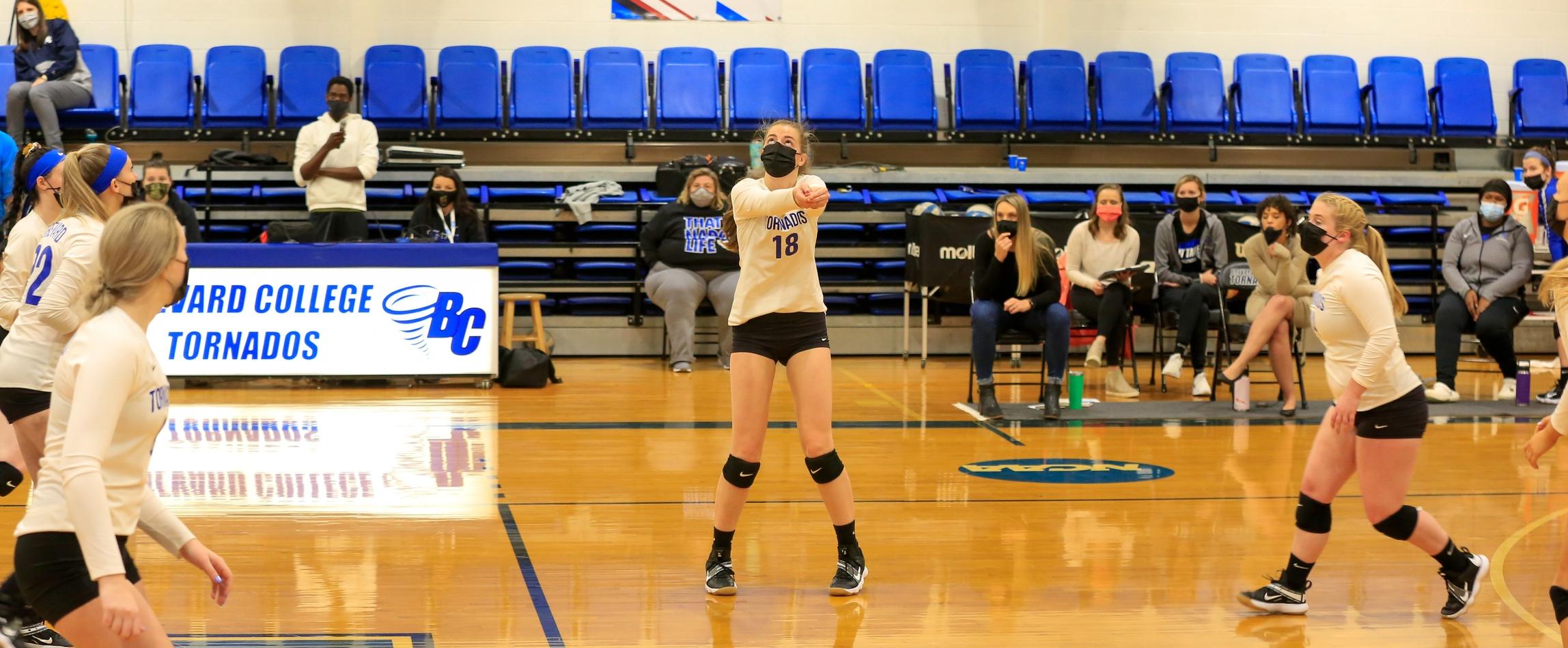 Freshman setter/right-side hitter Kaitlyn Pressley racked up an impressive triple-double (16 kills, 17 assists, 10 digs) in a home conference victory vs. Piedmont (Photo courtesy of Victoria Brayman '22).